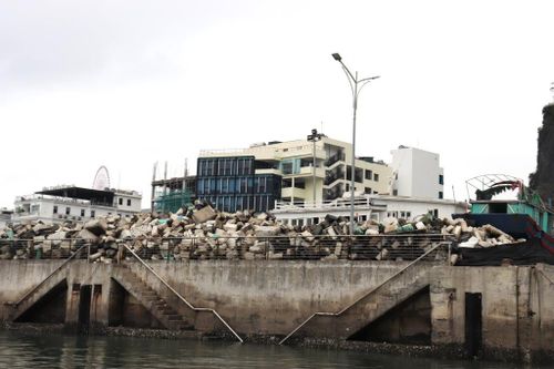 Trên 2.000 m3 rác thải được thu gom trên vịnh Hạ Long