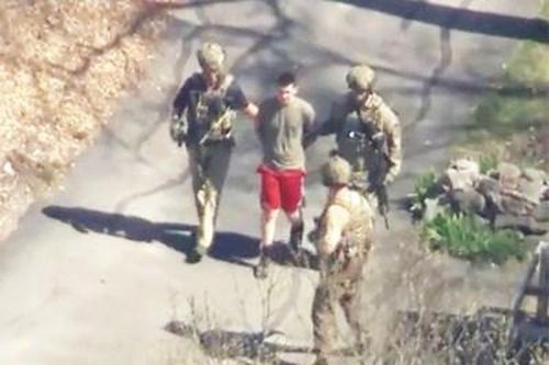 FBI bắt giữ nghi phạm vụ rò rỉ tài liệu mật