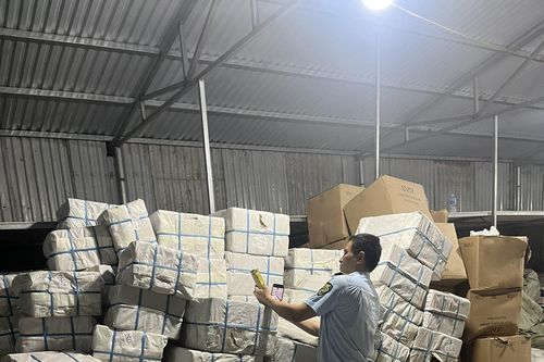 Hà Nội: Tạm giữ hàng chục nghìn sản phẩm hàng hóa có dấu hiệu vi phạm
