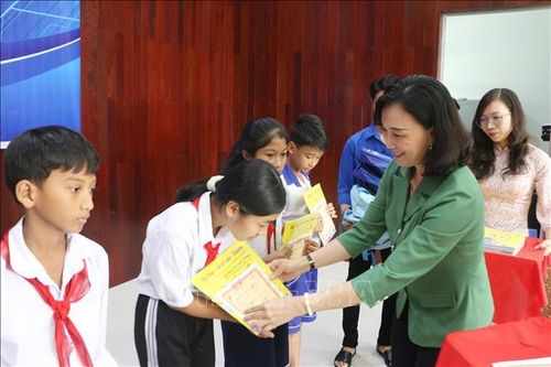 Tiếp sức cho học sinh dân tộc thiểu số vùng biên giới An Giang