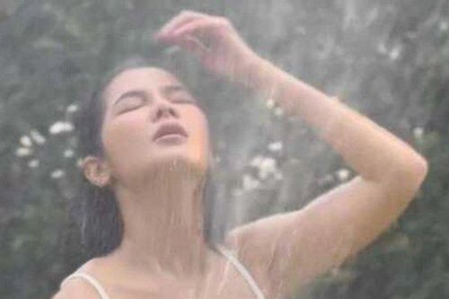 Dàn mỹ nữ lên đồ gợi cảm mừng lễ hội té nước Songkran