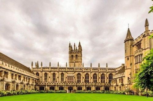 6 trường đại học có khuôn viên đẹp nhất thế giới
