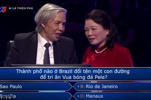 Chơi Ai là triệu phú, ông chú Hà Nam nhờ vợ trợ giúp câu hỏi về Vua bóng đá Pele: 'Tôi quyết không nghe Tào tháo!'