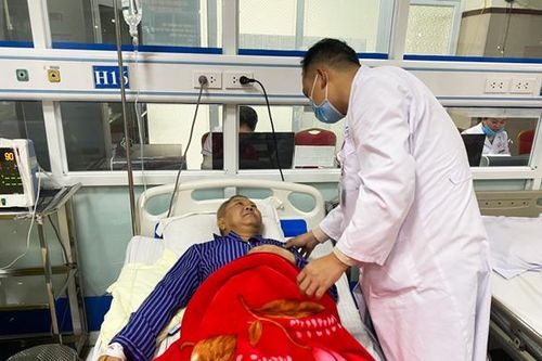 3 bệnh nhân cấp cứu sau truyền dịch tại nhà
