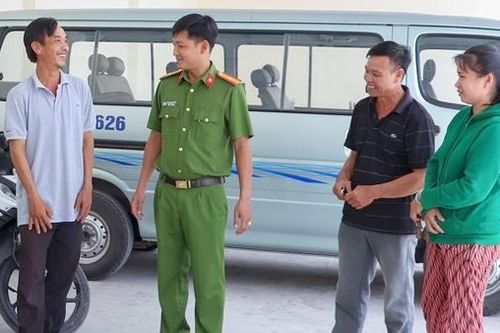 Công an trao trả nhiều xe máy cho người dân bị mất trộm