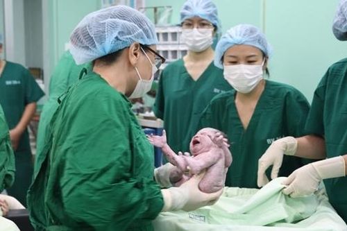 Mổ 'bắt con' thành công cho sản phụ có nhiều bệnh lý nguy hiểm