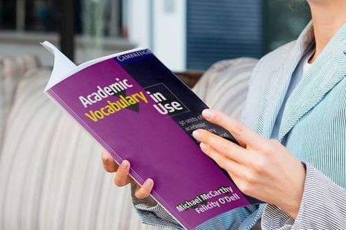 Top sách rẻ bằng cốc trà sữa nhưng giúp trình từ vựng IELTS lên như diều gặp gió