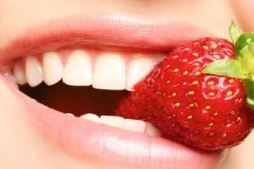 Bí quyết làm trắng răng bằng dâu tây