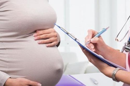 Độ tuổi sinh sản của phụ nữ ảnh hưởng thế nào đến sự an toàn cho mẹ và con?