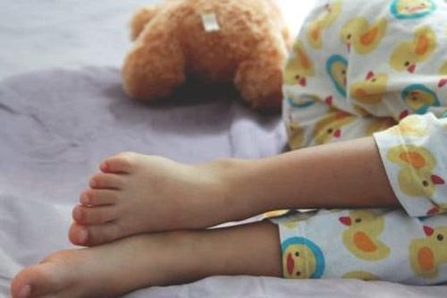 Đừng quá lo ngại khi trẻ bị tiểu dầm