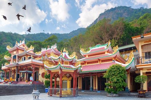 Khám phá hệ thống tâm linh trên 'nóc nhà Nam Bộ'