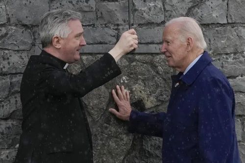 Ông Biden bật khóc ở Ireland