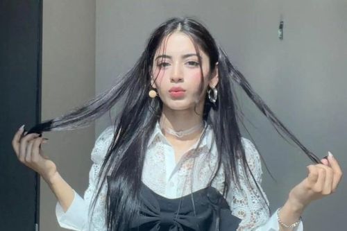 Vẻ ngoài nổi bật của nữ idol Ấn Độ ra mắt ở Kpop