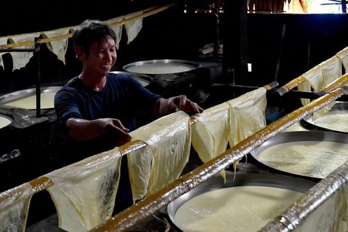 Nghề làm tàu hũ ky ở miền Tây vừa được công nhận di sản