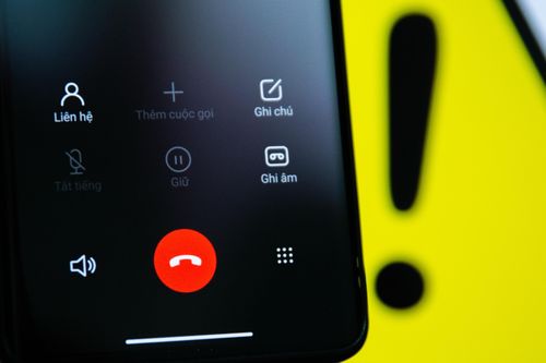Lừa đảo 'khóa SIM' nở rộ gần hạn khóa SIM thật