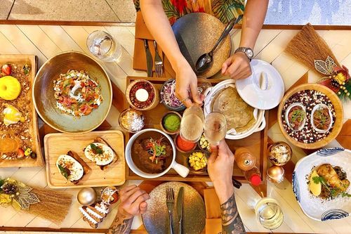 Ăn uống ngày hè tại không gian Địa Trung Hải ở TP.HCM