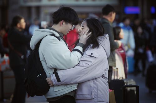Lừa tình lấy tiền ở Hong Kong nhiều hơn cướp ngân hàng