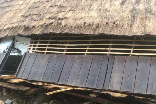 Nhà rông ở Kon Tum bị ngã đổ, 3 người may mắn thoát nạn