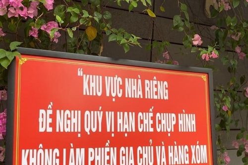 Điểm 'check-in' TP HCM treo biển hạn chế chụp hình gây xôn xao