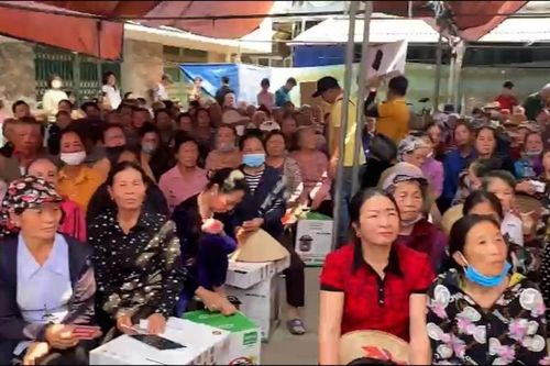 Công an Hưng Yên vạch trần thủ đoạn 'mua hàng, tặng quà'