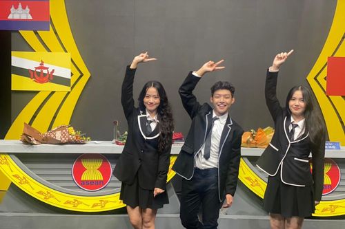 Nữ sinh Hà Nội 'ẵm' học bổng 6 trường quốc tế