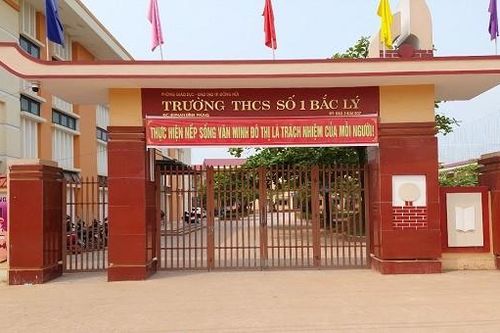 Kỷ luật Khiển trách 2 nữ sinh bắt bạn quỳ rồi đánh