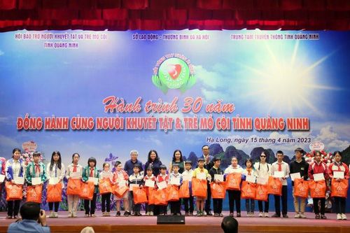 Hơn 8 tỷ đồng ủng hộ người khuyết tật và trẻ mồ côi Quảng Ninh