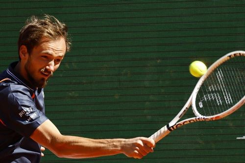 Medvedev bị tay vợt 19 tuổi loại khỏi Monte Carlo