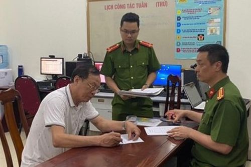 Khởi tố, bắt giam tài xế ô tô tông 17 xe máy ở Hà Nội