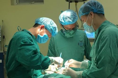 Đi khám vì khàn tiếng, người đàn ông phát hiện ung thư