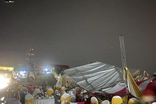 Gió lốc hất tung rạp cưới ở Đồng Nai, hàng trăm khách hoảng loạn