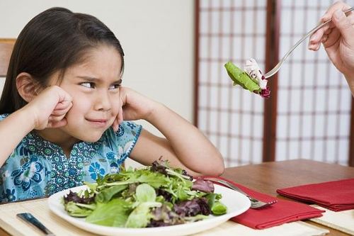 Con lười ăn rau phải làm sao?