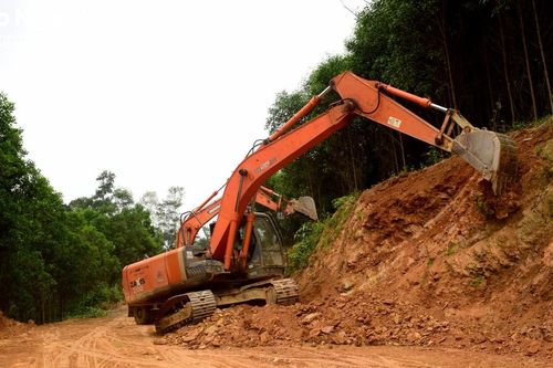 Đẩy nhanh tiến độ nâng cấp đường giao thông trọng điểm ở Tân Kỳ