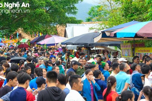 Hàng nghìn người tham gia các hoạt động trước Lễ kỷ niệm 60 năm ngày thành lập huyện Quế Phong
