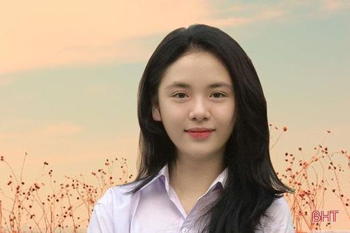 Nữ sinh nhất tỉnh môn Văn lớp 10 theo đuổi ước mơ MC truyền hình
