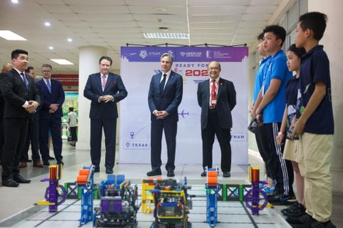 Bộ trưởng Ngoại giao Hoa Kỳ thăm Đại học Bách khoa Hà Nội