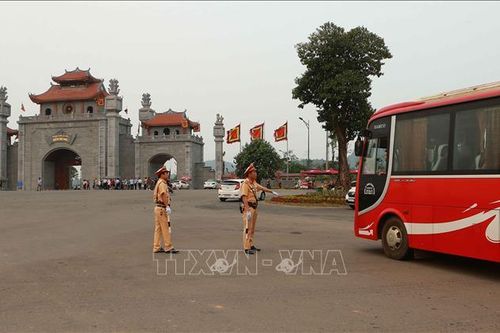 Phân luồng giao thông phục vụ Giỗ Tổ Hùng Vương