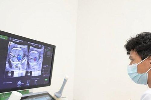 Bác sĩ nam sản khoa được các chị em tin tưởng: 'Từng có người nhắn tin cầu cứu tôi'