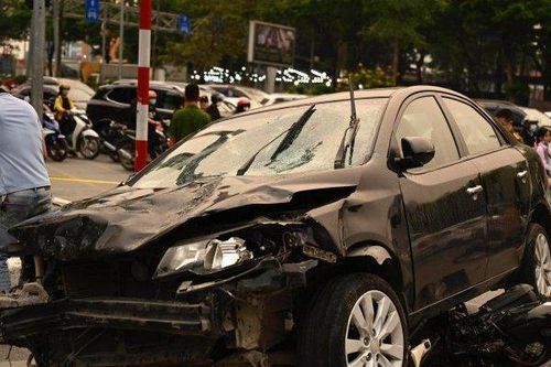 Diễn biến mới vụ ô tô tông 17 xe máy ở Hà Nội