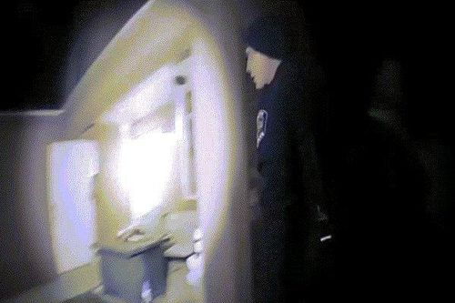 Công bố video vụ cảnh sát Mỹ tới nhà dân, bắn chết gia chủ rồi mới biết là nhầm
