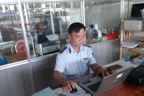 Bán thức ăn chăn nuôi kém chất lượng, một hộ kinh doanh bị xử phạt hơn 12 triệu đồng