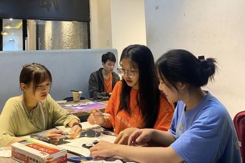 Tiếp sức cho con em đến giảng đường