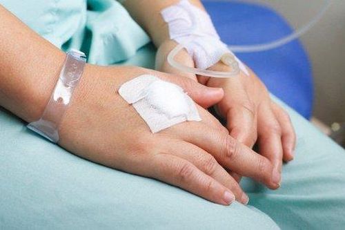 Những biến chứng nguy hiểm khi truyền dịch tại nhà, người bệnh tuyệt đối không chủ quan!