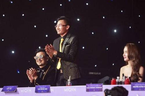 CEO Thái Hoàng Sơn – Viện Thẩm mỹ Siam Thailand cùng các người đẹp tại đêm gala Đại sứ Hoàn mỹ 2023