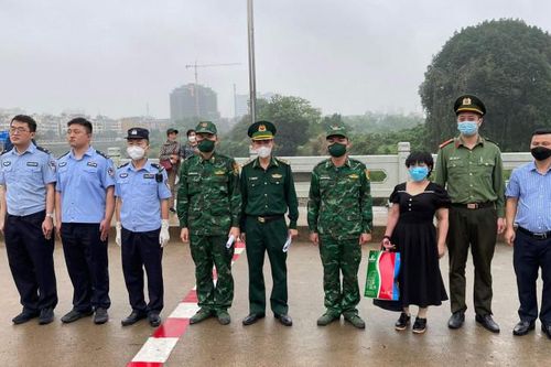Bị lừa bán ra nước ngoài, người phụ nữ dùng mạng xã hội để kêu cứu