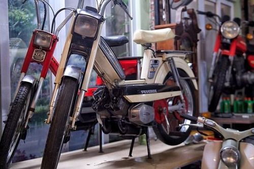 Ngắm bộ sưu tập xe cổ hàng trăm năm tuổi của chàng trai 9X