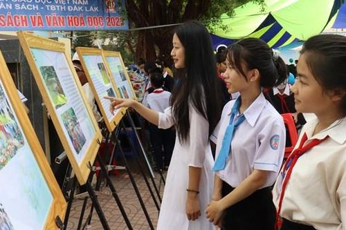 Đắk Lắk: Ngày Sách và Văn hóa đọc huyện biên giới khai mạc, thu hút 1.300 học sinh tham gia