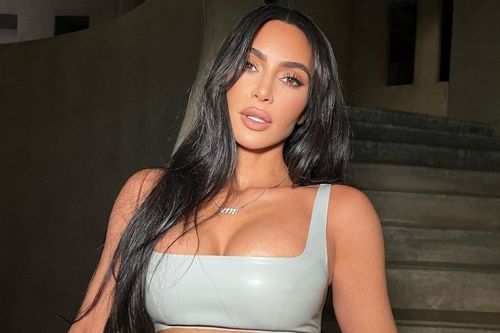 Kim Kardashian chỉnh sửa ảnh đến biến dạng cơ thể