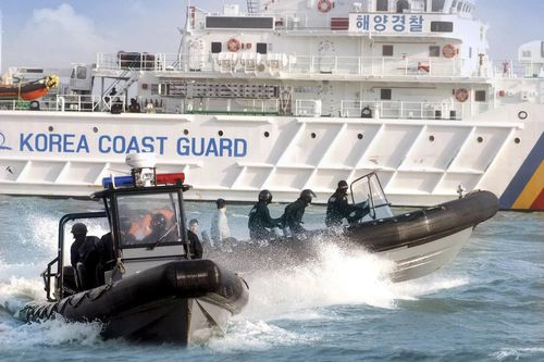 Hàn Quốc bắn chỉ thiên đuổi tàu Triều Tiên