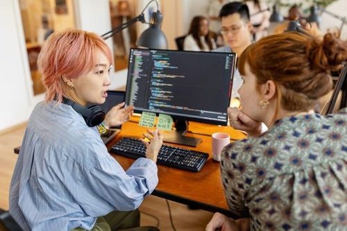 Nhiều người không muốn quá thân thiết với đồng nghiệp